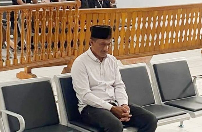 Hakim Vonis Mati Gunawan, Pelaku Pembunuhan Brutal Ibu dan Anak di Rejang Lebong Majelis Hakim Pengadilan Negeri (PN) Curup menjatuhkan vonis hukuman mati terhadap Gunawan, terdakwa kasus pembunuhan sadis ibu dan anak di Kelurahan Kesambe Baru, Kecamatan Curup Timur, Kabupaten Rejang Lebong, Provinsi Bengkulu. (Foto: Hery Supandi)