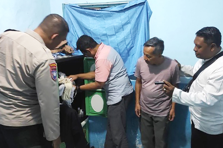 Polres Malang berhasil membongkar praktik prostitusi daring (online) yang beroperasi secara terselubung di sebuah rumah kontrakan di Jalan Rogonoto, Dusun Kebonagung, Desa Tamanharjo, Kecamatan Singosari, Kabupaten Malang.