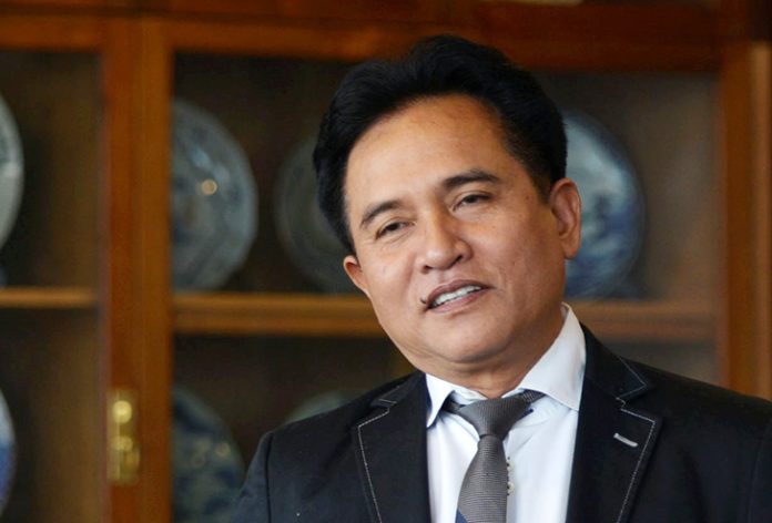 Menko Bidang Hukum, HAM, Imigrasi, dan Pemasyarakatan, Yusril Ihza Mahendra, menjelaskan bahwa kasus Salehuddin tersebut secara hukum menjadi kewenangan penuh pemerintah Singapura.