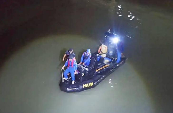 Kepala Kantor SAR Tanjungpinang, Fazzli, mengonfirmasi bahwa jasad ABK ditemukan dalam kondisi meninggal dunia pada Sabtu (25/10/2025) pukul 18.30 WIB di Perairan Saipem, Karimun.