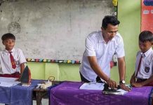 Guru SD di Kediri Viral Usai Ajarkan Anak Menyetrika: Bentuk Kemandirian Sejak Dini Guru SD di Kediri Viral Usai Ajarkan Anak Menyetrika: Bentuk Kemandirian Sejak Dini