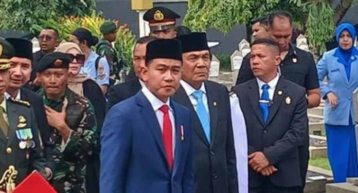 Gibran Pimpin Upacara Pemakaman Istri Wapres ke-4 di TMP Kalibata