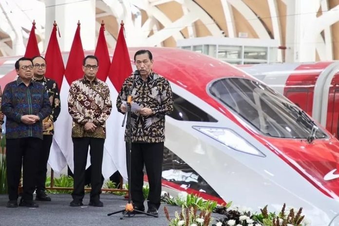 Whoosh Proyek Busuk, Bagaimana Luhut Menutupi Beban Raksasa KCJB