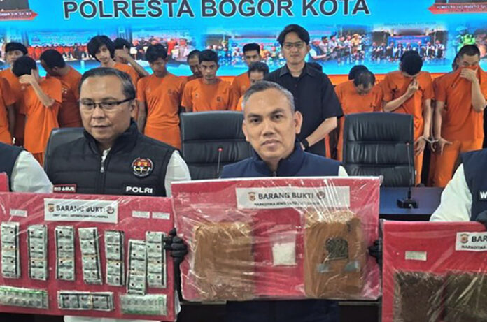 Satuan Reserse Narkoba (Satnarkoba) Polresta Bogor Kota meringkus 22 orang terkait peredaran narkotika dan obat keras tertentu (OKT) hanya dalam waktu 10 hari pelaksanaan Operasi Antik Lodaya 2025.