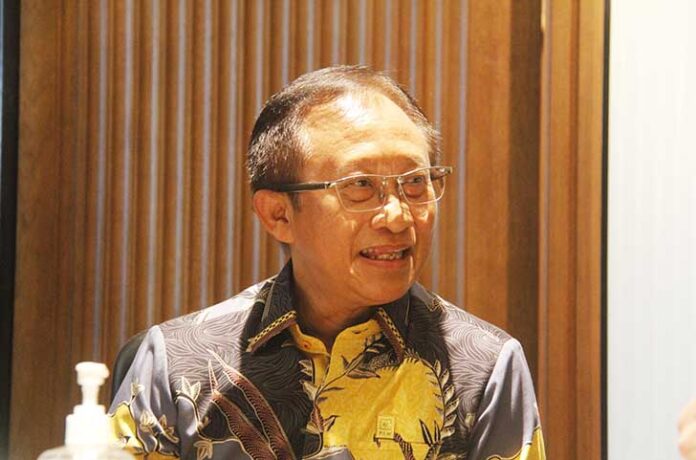Dalam podcast harian masyarakat, Direktur Retail dan Niaga PT PLN (Persero), Adi Priyanto, menyampaikan bahwa sebagian besar masyarakat Indonesia kini telah menikmati layanan listrik hingga ke pelosok desa.