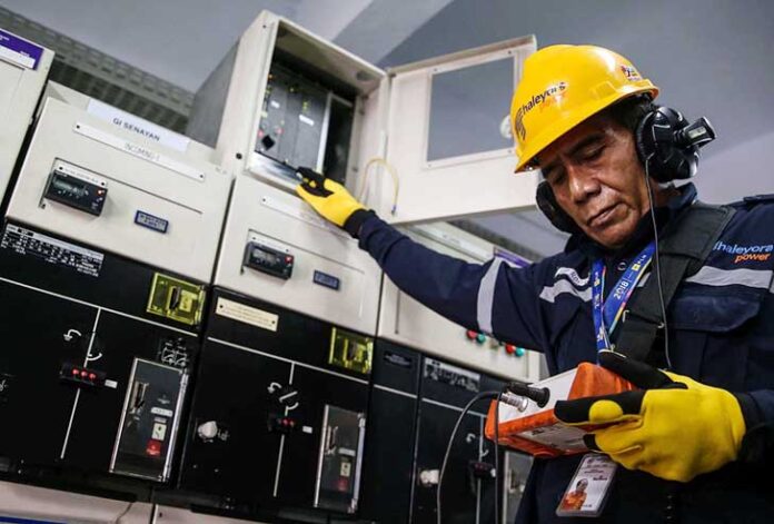 PT PLN (Persero) Unit Induk Distribusi (UID) Aceh menyiagakan genset dan menyalurkan lampu darurat ke sejumlah puskesmas, rumah sakit, masjid, musala, serta fasilitas publik lain yang terdampak banjir di berbagai wilayah.