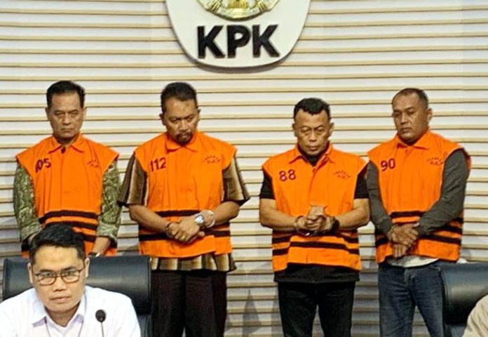 Korupsi Berlapis di Ponorogo, KPK Jerat Bupati Sugiri Sancoko dan Sekda Komisi Pemberantasan Korupsi (KPK) menetapkan Bupati Ponorogo Sugiri Sancoko sebagai tersangka kasus dugaan suap pengurusan jabatan, proyek pekerjaan di RSUD Dr. Harjono, serta gratifikasi.