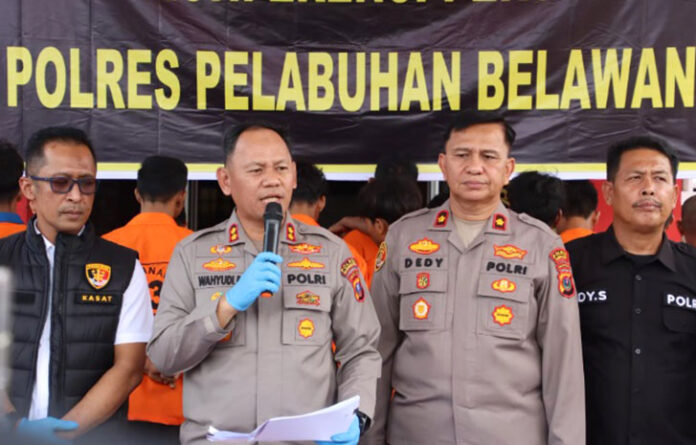 Polres Pelabuhan Belawan berhasil mengungkap puluhan kasus kejahatan jalanan sepanjang satu bulan terakhir. Total 48 pelaku kriminal, mulai dari begal, pencuri dengan pemberatan (curat), hingga pencurian sepeda motor (curanmor), berhasil diamankan dalam operasi penegakan hukum yang digelar intensif.
