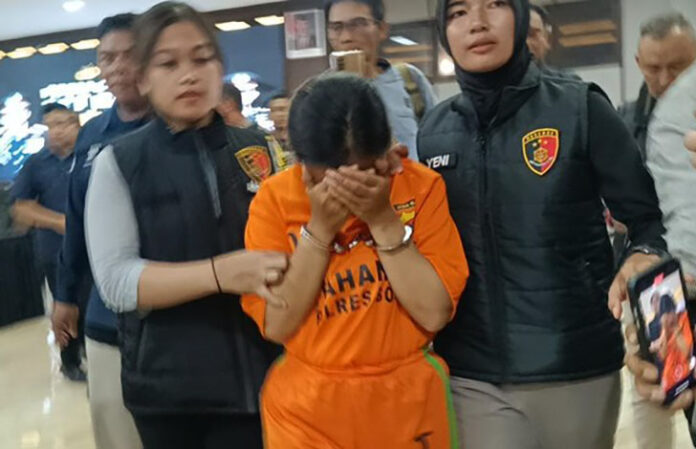 Kasus Pembunuhan di Bogor Terungkap: Pelaku Ditangkap Kurang dari 24 Jam Motif pembunuhan diduga karena masalah tabungan yang dititipkan korban kepada pelaku senilai Rp 12,4 juta.
