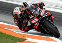 Marco Bezzecchi Juara MotoGP Valencia 2025, Bagnaia Crash Lagi di Lap Pembuka Rider Aprilia, Marco Bezzecchi, menutup musim dengan gemilang setelah menjuarai balapan penutup MotoGP Valencia 2025. Di sisi lain, nasib buruk kembali menaungi Francesco “Pecco” Bagnaia yang lagi-lagi gagal finis. (Credit: Instagram @Marcobez72)