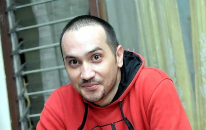 Dunia hiburan Tanah Air kembali berduka. Aktor Gary Iskak meninggal dunia setelah mengalami kecelakaan tunggal di Jalan Kesehatan Raya, Pesanggrahan, Jakarta Selatan, pada Minggu (29/11/2025) dini hari.