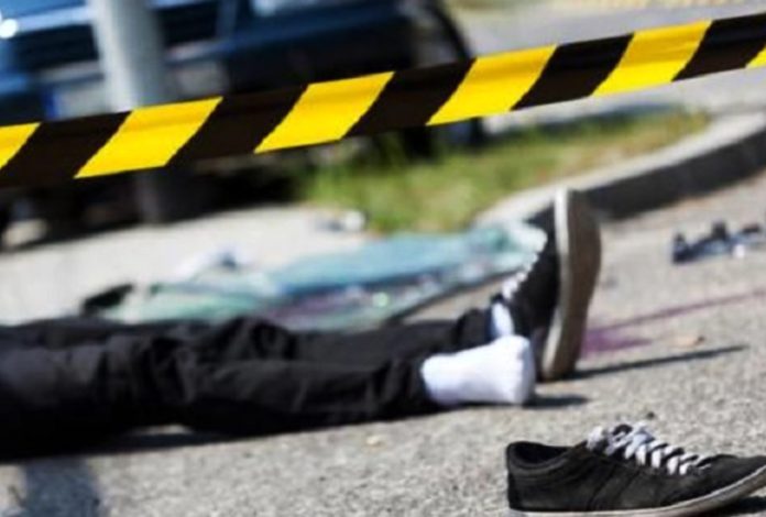 Kecelakaan maut terjadi di Jalan HOS Cokroaminoto, Kecamatan Larangan, Kota Tangerang, Banten, pada Rabu (5/11/2025) malam. Seorang pengendara sepeda motor (Pemotor) meninggal dunia setelah terjatuh di jalan rusak dan tertabrak truk tangki yang melaju dari arah berlawanan. (Foto: Ilustrasi)