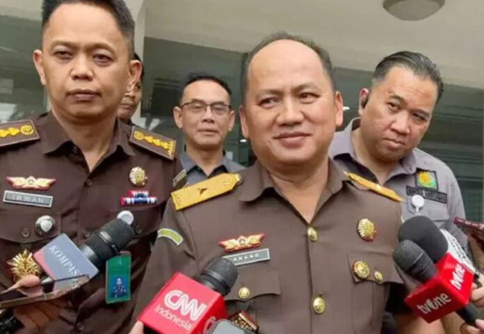 Kejagung Cegah Dirut PT Djarum ke Luar Negeri Terkait Dugaan Korupsi Pajak 2016-2020 Kejaksaan Agung (Kejagung) resmi menerbitkan surat pencekalan perjalanan luar negeri terhadap Direktur Utama (Dirut) PT Djarum, Victor Rachmat Hartono, terkait penyidikan dugaan tindak pidana korupsi kewajiban pembayaran pajak periode 2016-2020.