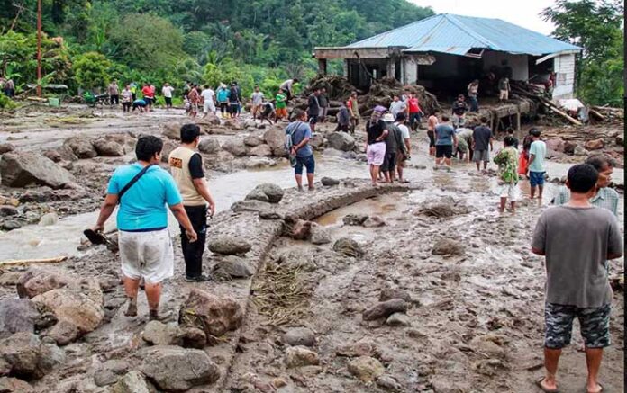 Banjir bandang dan tanah longsor melanda enam kabupaten/kota di Sumatera Utara (Sumut), yakni Tapanuli Utara, Tapanuli Tengah, Tapanuli Selatan, Sibolga, Mandailing Natal, dan Nias.
