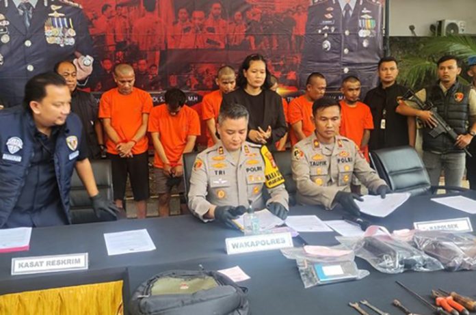 Polres Metro Jakarta Barat berhasil membongkar sindikat pencurian kendaraan bermotor (Curanmor) yang beroperasi di wilayah Jakarta Barat dan menjual hasil kejahatannya ke Cianjur, Jawa Barat.