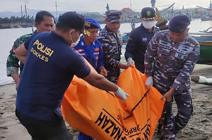 Seorang nelayan bernama Imron (50) dikejutkan oleh penemuan sesosok mayat laki-laki tanpa busana yang mengapung di perairan Pantai Pengambengan, Jembrana, Bali, pada Kamis (20/11/2025) dini hari.