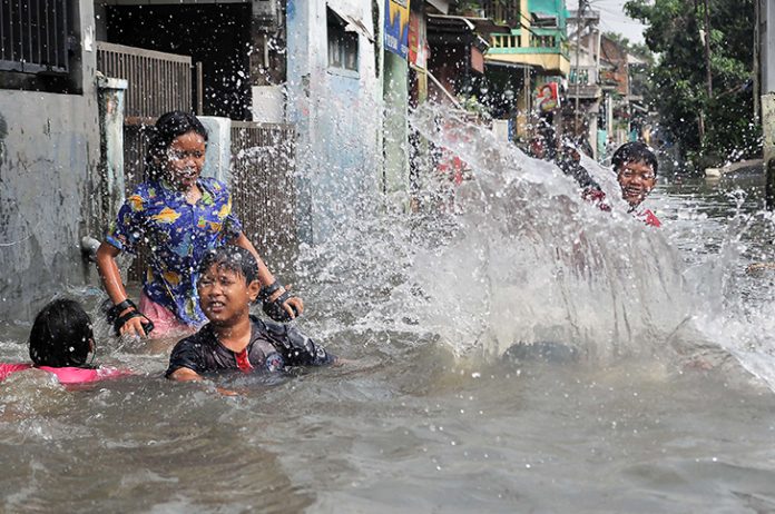 Adapun enam kecamatan yang terdampak banjir yakni Ciparay, Majalaya, Baleendah, Dayeuhkolot, Bojongsoang, dan Cangkuang. Enam wilayah tersebut dikenal sebagai kawasan langganan banjir saat musim hujan tiba.