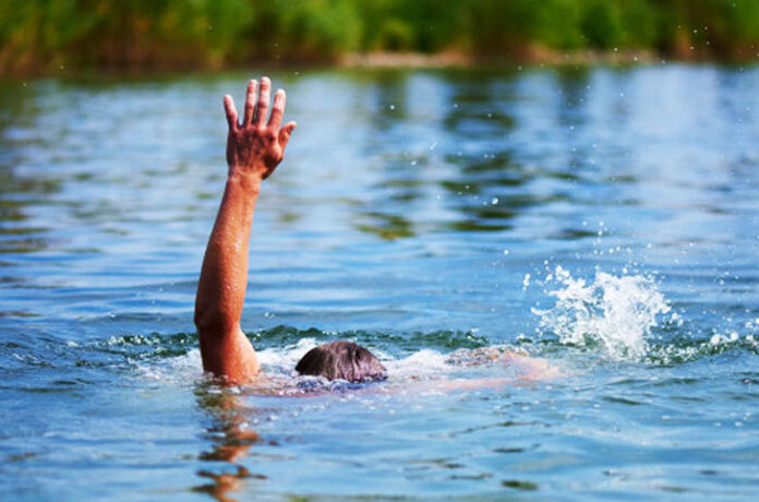 Warga Ratujaya, Depok, digegerkan oleh penemuan sesosok mayat pria paruh baya berinisial I (57) yang mengapung dalam kondisi telungkup di aliran Sungai Ciliwung, Rabu (12/11/2025) pagi. Polisi menduga korban meninggal akibat tenggelam. (Foto: Ilustrasi)
