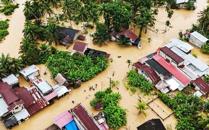 Upaya evakuasi warga yang terjebak banjir di sejumlah kabupaten di Provinsi Aceh terus dikebut oleh tim SAR gabungan, meski dihadapkan pada berbagai kendala serius di lapangan.