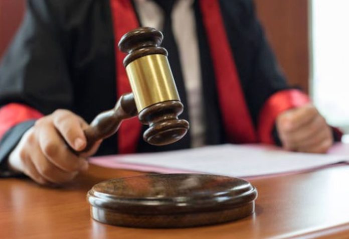 Mahkamah Agung (MA) kembali merombak sejumlah posisi strategis di lingkungan peradilan umum. Salah satu yang menonjol adalah mutasi Hakim Dennie Arsan Fatrika, yang sebelumnya menjabat sebagai hakim ketua dalam sidang kasus korupsi impor gula yang menjerat mantan Menteri Perdagangan Thomas Trikasih Lembong alias Tom Lembong. Ilustrasi (iStockphoto/bymuratdeniz)