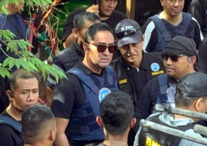 Badan Narkotika Nasional (BNN) Republik Indonesia bersama Kepolisian Negara Republik Indonesia (Polri) menggempur sarang narkoba di Kampung Bahari, Jakarta Utara.