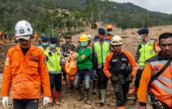 Korban tewas akibat tanah longsor yang terjadi di Dusun Situkung, Desa Pandanarum, Kecamatan Pandanarum, Kabupaten Banjarnegara, Jawa Tengah, kembali bertambah.