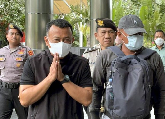 Komisi Pemberantasan Korupsi (KPK) mengungkapkan bahwa Bupati Ponorogo, Jawa Timur, Sugiri Sancoko, bersama enam orang lainnya kini diperiksa secara intensif di Gedung Merah Putih KPK, Jakarta, pasca-Operasi Tangkap Tangan (OTT) pada Jumat (7/11/2025).