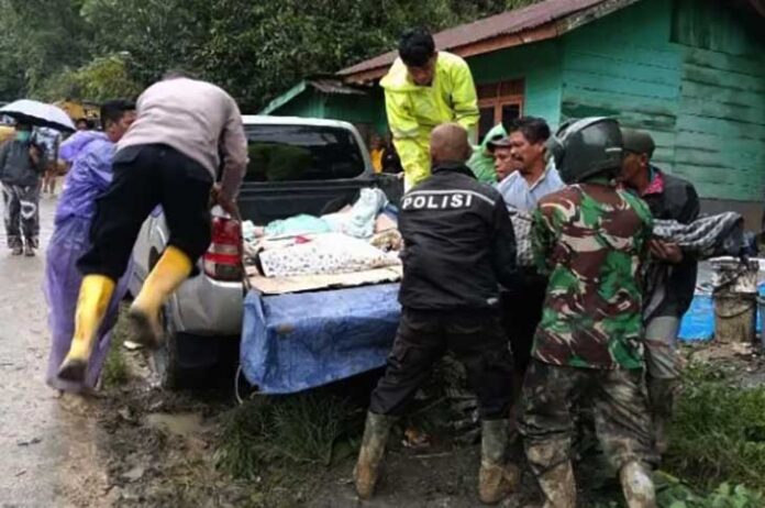 Polda Sumut: 12 Kabupaten/Kota Terdampak, 43 Tewas, 1.168 Mengungsi Polda Sumatera Utara (Sumut) merilis perkembangan terbaru terkait bencana hidrometeorologi yang melanda sejumlah wilayah di Sumut. Jumlah korban jiwa kembali bertambah menjadi 43 orang meninggal dunia.
