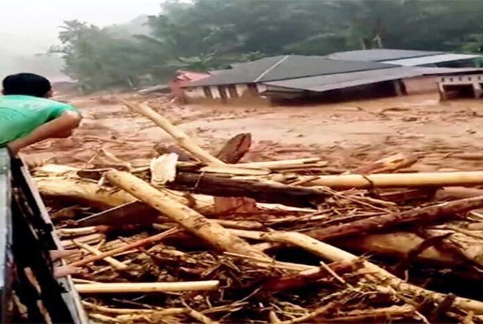 Sejumlah video yang memperlihatkan ribuan gelondongan kayu terbawa arus banjir bandang di berbagai daerah di Sumatera Utara (Sumut) viral di media sosial. Menanggapi hal tersebut, Gubernur Sumatera Utara (Gubsu) Bobby Nasution mengatakan akan meninjau temuan tersebut lebih lanjut.