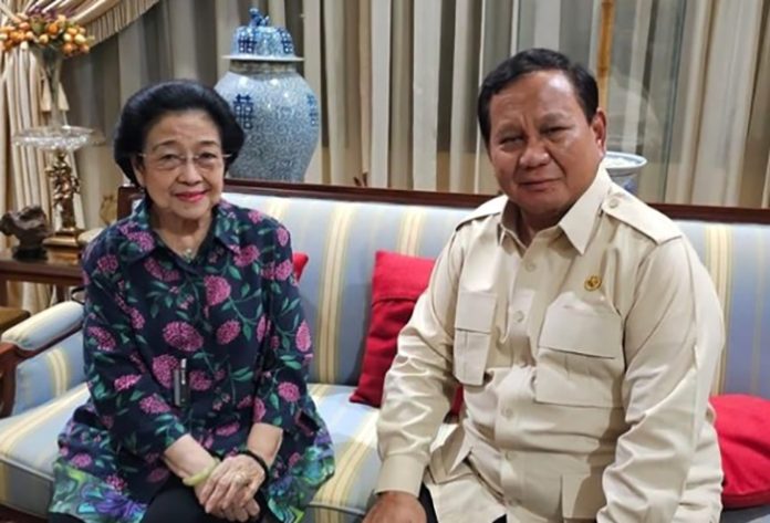 Ketua Umum PDI Perjuangan sekaligus Presiden ke-5 RI, Megawati Soekarnoputri, menegaskan bahwa hubungannya dengan Presiden Prabowo Subianto saat ini tetap akrab dan harmonis. (Foto: dok. Instagram Sufmi Dasco Ahmad)