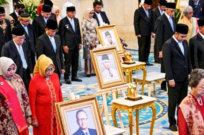 Berlangsung di Istana Merdeka, Prabowo Anugerahkan Gelar Pahlawan Nasional untuk 10 Tokoh, Termasuk Soeharto!