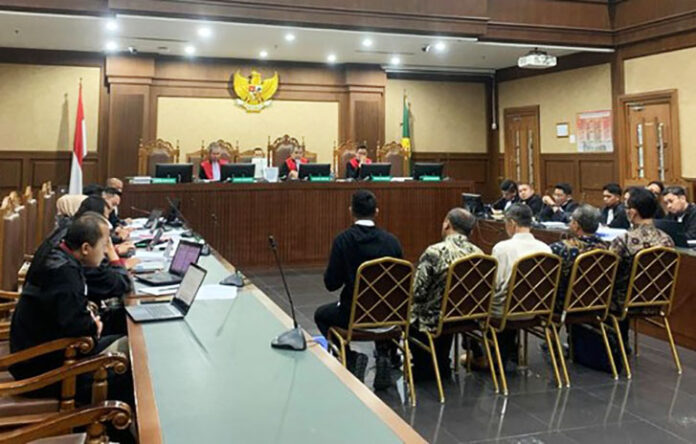 Lima Terdakwa Kasus Suap Migor Tunggu Putusan Majelis Hakim 3 Desember Para terdakwa dalam perkara ini adalah mantan Wakil Ketua Pengadilan Negeri (PN) Jakarta Pusat Muhammad Arif Nuryanta, hakim Djuyamto, Agam Syarief Baharudin, Ali Muhtarom, serta mantan panitera muda pengganti PN Jakarta Utara Wahyu Gunawan.