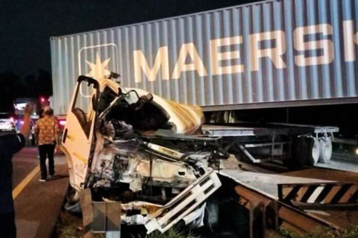 Kecelakaan beruntun terjadi di Jalan Tol KM 431.800 ruas ABC Tandang-Gayamsari, Kota Semarang, pada Sabtu (22/11/2025) sekitar pukul 12.20 WIB.