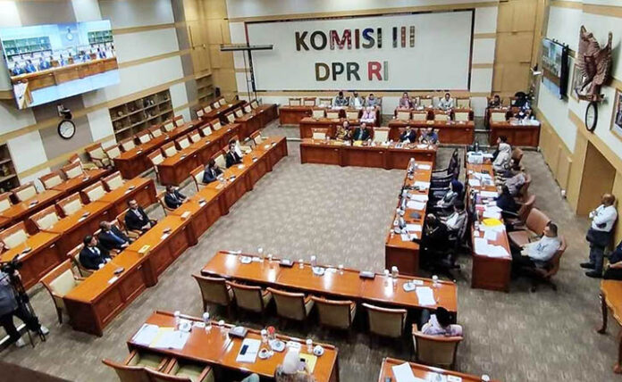 Resmi! DPR Ketuk Palu 7 Anggota KY Baru Periode 2025–2030