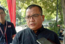 Serangan Terbuka Denny Indrayana: Jokowi Dianggap Prioritaskan Kepentingan Pribadi Serangan Terbuka Denny Indrayana: Jokowi Dianggap Prioritaskan Kepentingan Pribadi