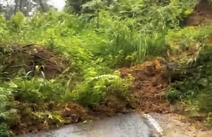 Bencana tanah longsor susulan melanda wilayah Kecamatan Pagerwojo, Kabupaten Tulungagung, Jawa Timur, dan menutup total jalur utama Tulungagung–Trenggalek pada Jumat sore, 31 Oktober 2025.