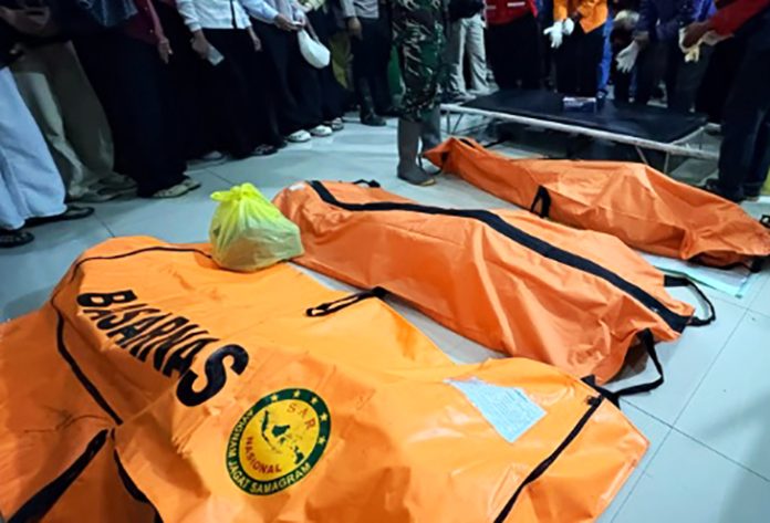 Satu lagi korban mahasiswa Universitas Islam Negeri (UIN) Walisongo Semarang yang hanyut terseret arus deras Sungai Singorojo, Kabupaten Kendal, akhirnya ditemukan.