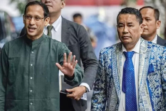 Hotman Paris Tak Lagi Bela Nadiem Makarim di Kasus Chromebook, Ini Alasannya Pengacara kondang Hotman Paris Hutapea resmi tidak lagi menjadi kuasa hukum mantan Menteri Pendidikan, Kebudayaan, Riset, dan Teknologi (Mendikbudristek) Nadiem Anwar Makarim dalam perkara dugaan korupsi pengadaan laptop Chromebook.