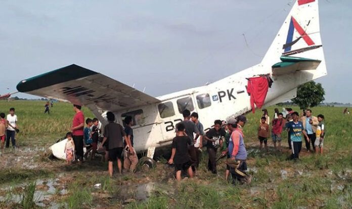 Mengerikan! Pesawat Cessna Terjungkal di Sawah, Tak Ada Korban Jiwa