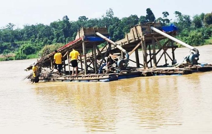 Polisi Sita 7 Rakit Tambang Emas Ilegal di Kampar
