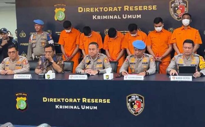 Polri menetapkan enam oknum anggota Pelayanan Markas (Yanma) Mabes Polri sebagai tersangka kasus pengeroyokan dua penagih utang atau mata elang (matel) hingga tewas di kawasan Kalibata, Jakarta Selatan.
