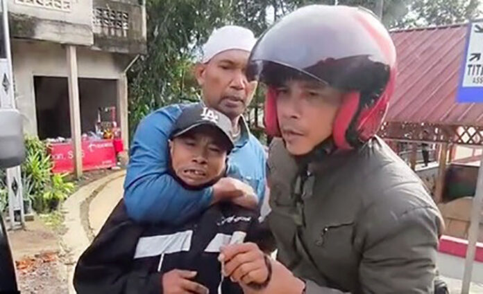 Seorang pria bernama Emed alias Aki berhasil diringkus aparat kepolisian setelah terlibat dalam aksi perampokan brutal terhadap pasangan suami istri lanjut usia (lansia) di wilayah Cileungsi, Kabupaten Bogor, Jawa Barat.