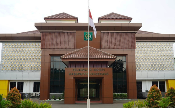 Kejaksaan Negeri (Kejari) Kabupaten Tangerang akhirnya buka suara terkait kabar salah satu jaksanya diduga terjaring Operasi Tangkap Tangan (OTT) yang dilakukan Komisi Pemberantasan Korupsi (KPK) di wilayah Tangerang, Banten, pada Rabu malam (17/12/2025).