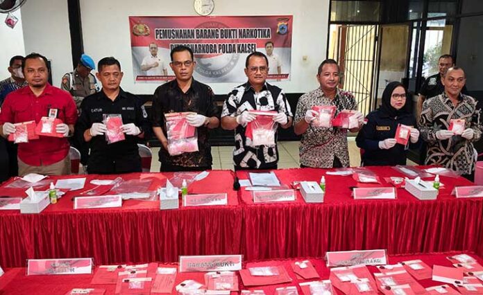 Direktorat Reserse Narkoba Polda Kalimantan Selatan (Kalsel) berhasil mengungkap jaringan peredaran narkotika dalam operasi penindakan yang digelar di berbagai wilayah Kalsel.
