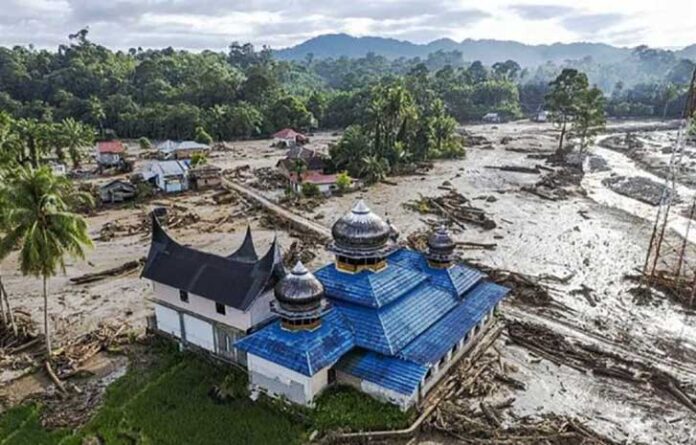 Badan Nasional Penanggulangan Bencana (BNPB) merilis pembaruan data korban bencana banjir bandang dan longsor yang menghantam tiga provinsi di Pulau Sumatera, yakni Aceh, Sumatera Utara, dan Sumatera Barat.