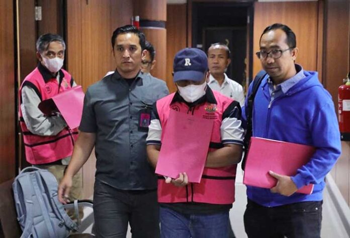 Mantan panitera muda pengganti Pengadilan Negeri Jakarta Utara, Wahyu Gunawan, resmi divonis 11 tahun 6 bulan penjara dalam kasus suap terkait vonis lepas perkara minyak goreng (Migor).