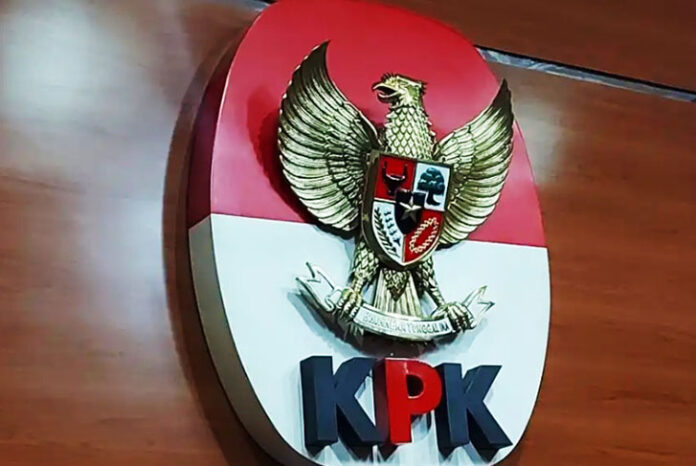 Dalam operasi senyap yang digelar pada Kamis (18/12/2025) tersebut, sebanyak enam orang diamankan oleh tim penindakan KPK yang masih berada di lapangan hingga malam hari.
