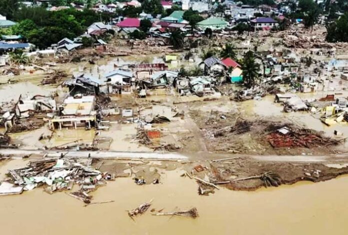 Update BNPB: 967 Tewas dan 157 Ribu Rumah Rusak Akibat Bencana di Aceh, Sumut, dan Sumbar Badan Nasional Penanggulangan Bencana (BNPB) merilis pembaruan data korban bencana banjir dan longsor yang melanda Aceh, Sumatera Utara (Sumut), dan Sumatera Barat (Sumbar). (Antara Foto/Syifa Yulinnas)