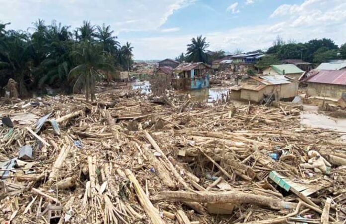 Badan Nasional Penanggulangan Bencana (BNPB) melaporkan jumlah korban meninggal dunia akibat bencana banjir bandang dan tanah longsor yang melanda Provinsi Aceh, Sumatra Utara, dan Sumatra Barat terus bertambah.