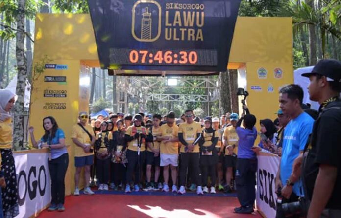 Dua pelari asal Karanganyar dilaporkan meninggal dunia saat mengikuti ajang Siksorogo Lawu Ultra 2025. Kedua korban diketahui bernama Pujo Buntoro (55) dan Sigit Joko Purnomo (45).